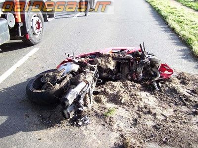 ducati-1098-crash-gravel-fango-terra-wre